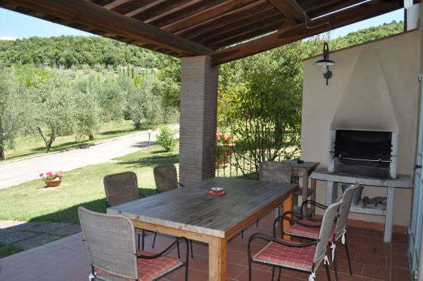 Veranda con tavolo e barbecue "Corbezzolo"